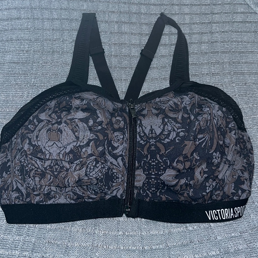 In good condition victoria sport bra